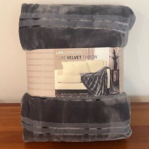Life Comfort Luxe Velvet Throw